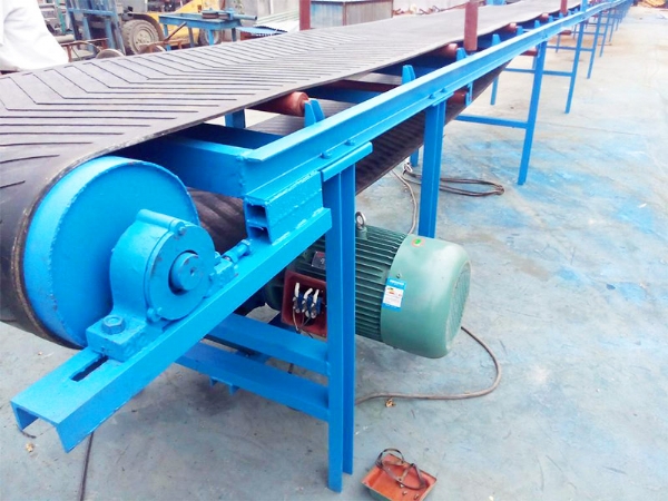 皮帶輸送機(jī)